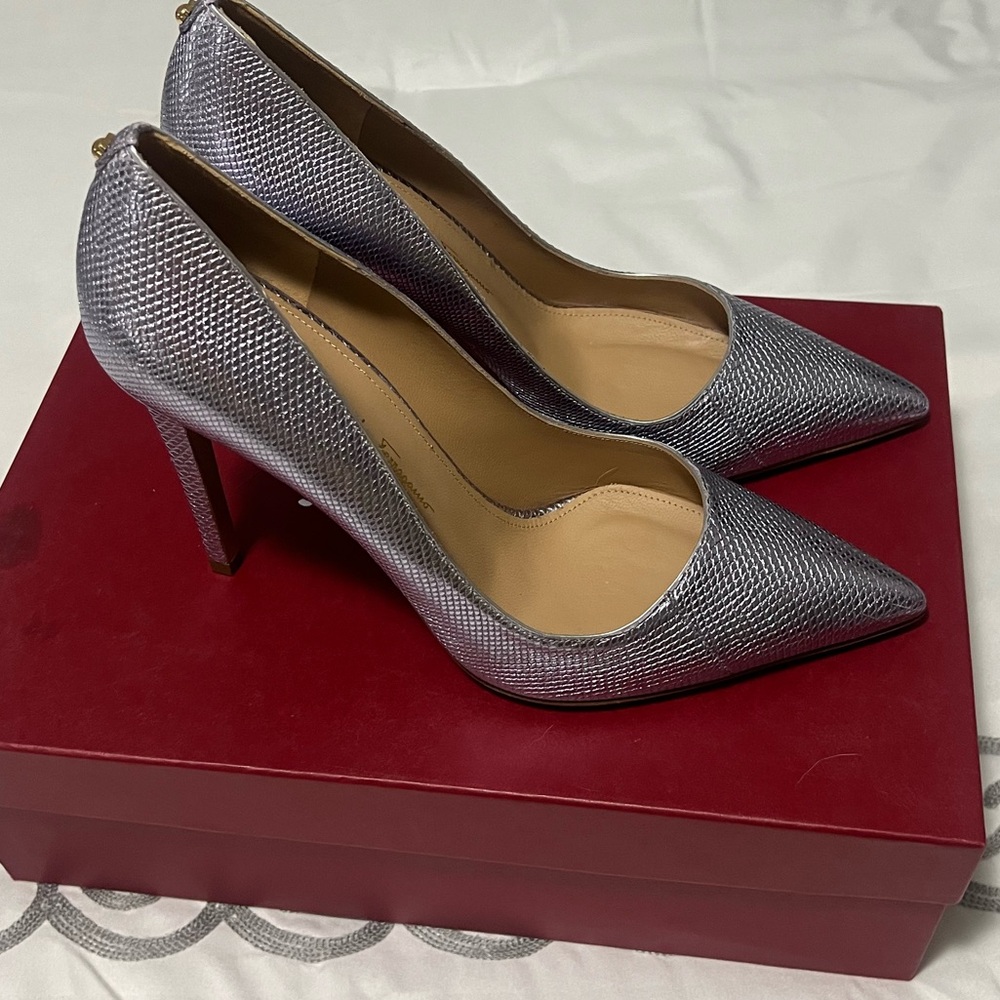 NEW Ferragamo heels. metallic purple, snake calf skin, limited edition. Size 9b